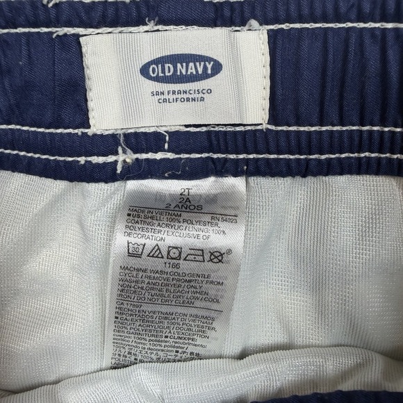 Lot Of 2T Boys Swimsuits And Shirts Body Glove Old Navy Circo Cat Multicolor - Picture 3 of 10